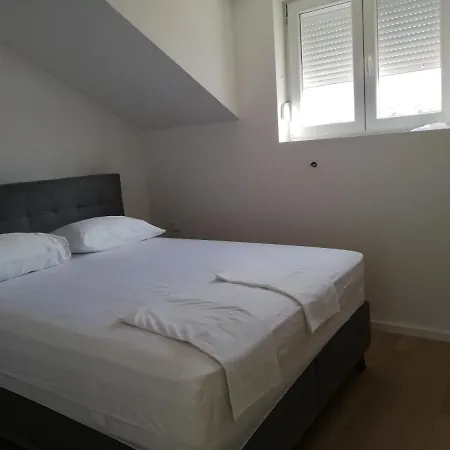 Zora Apartment